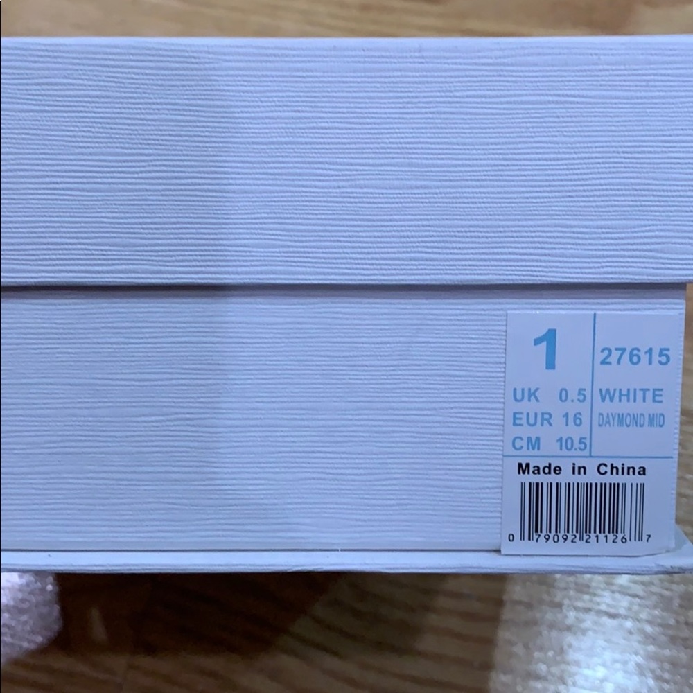 White Ralph Lauren crib sneakers - Picture 6 of 8
